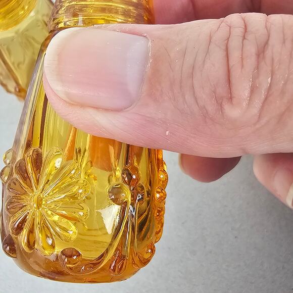 VTG Lot 2 pair glass salt and pepper shakers cut crystal amber floral glass - Picture 3 of 5